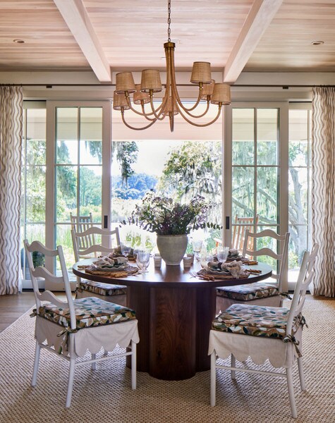 Sea Island Farmhouse Color Photo Dining Area