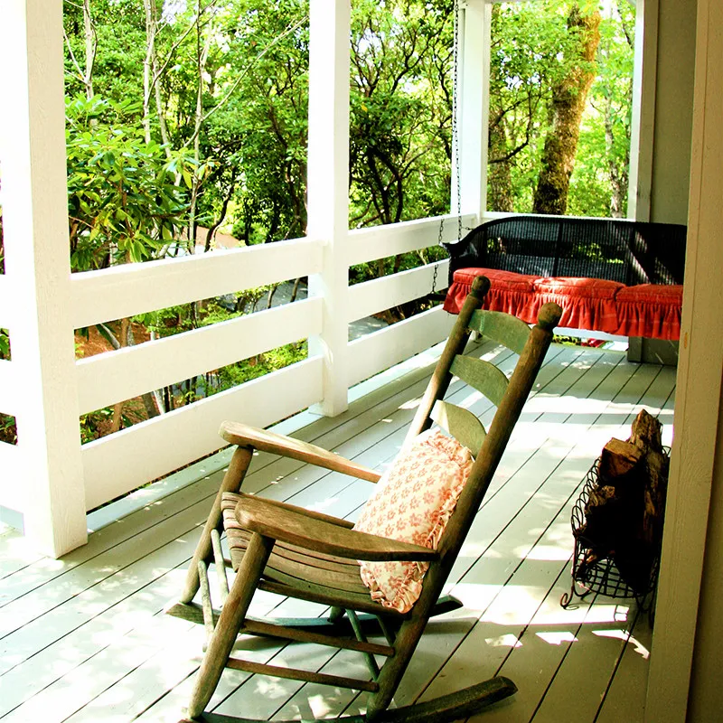 Hilltop Lake Photo Porch