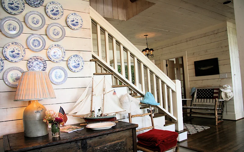 Hilltop Lake Photo Entryway