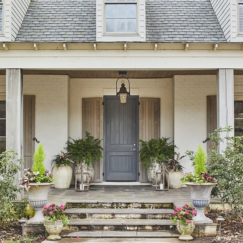 Lakeside Farmhouse Photo Exterior Entry