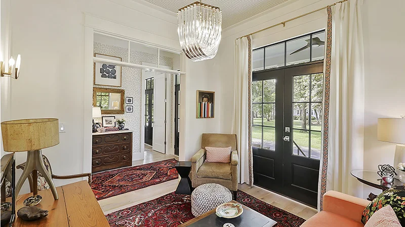 Grace Park Cottage Den Toward Entry