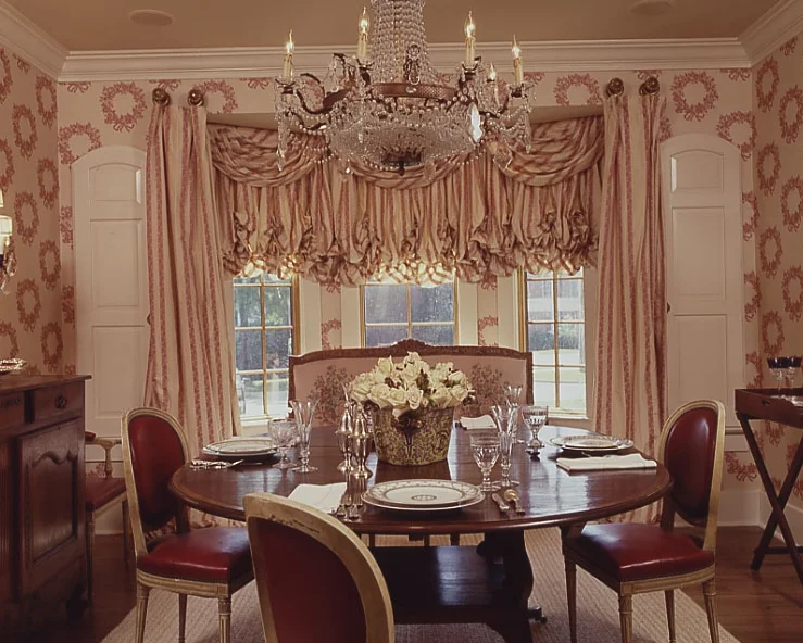 Greywell Cottage Photo Dining Room
